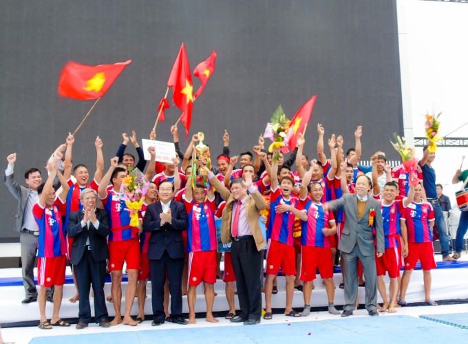 Nhà vô địch nhận giải.