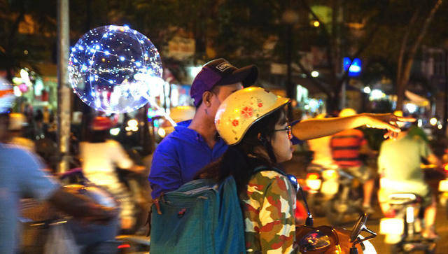 …và cũng để rãnh tay bắt khách