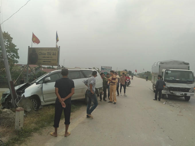 Trong 2 ngày nghỉ lễ 30/4-1/5/2019 cả nước có 36 người tử vong. Tất cả đều là TNGT đường bộ. Trong ảnh: Một vụ tai nạn ở Hưng Yên. Ảnh Như Trường.