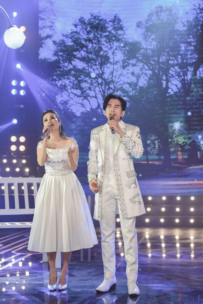 Cặp đôi được yêu mến bởi chất giọng ngọt ngào, sâu lắng cùng sự ăn ý trong phong cách trình diễn.