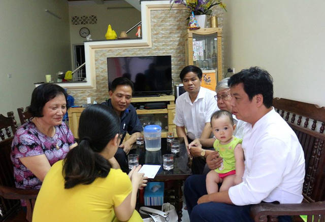 Lãnh đạo Tổng hội Y học Việt Nam và Hội Hồi sức cấp cứu - chống độc và Vợ con của BS Hoàng Công Lương