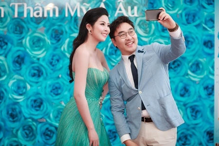 Ngọc Hân như công chúa với đầm xanh cúp ngực gợi cảm