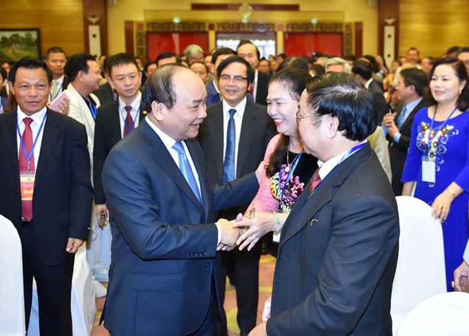 Thủ tướng Nguyễn Xuân Phúc thăm hỏi các đại biểu tham dự Đại hội.