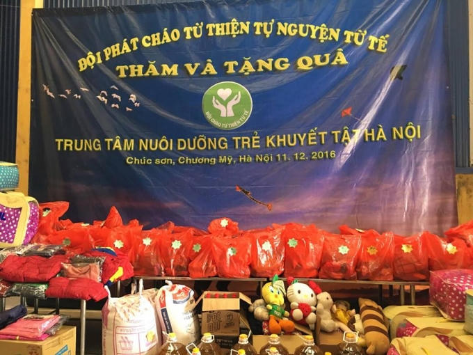 Mang y&ecirc;u thương đến với trẻ em khuyết tật
