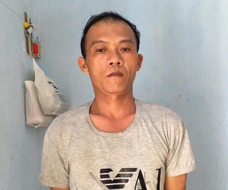 Đối tượng Tú có hành vi treo vợ lên thanh xà nhà rồi tưới xăng dọa đốt. (Ảnh: báo Khám phá)