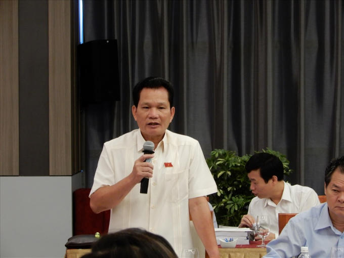 Đại biểu Bùi Sỹ Lợi có ý kiến cần tính toán giải toả, tái định cư dự án sân bay Long Thành trong một lần, nhưng phải huy động tất cả nguồn vốn. Ảnh: TT