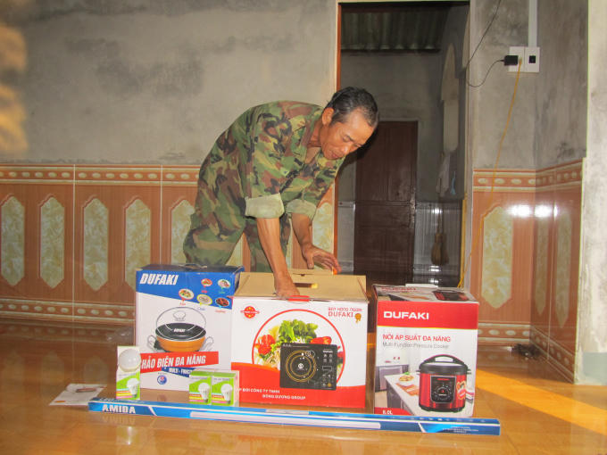 Nhiều người dân đã mua các sản phẩm không rõ nguồn gốc, chất lượng.