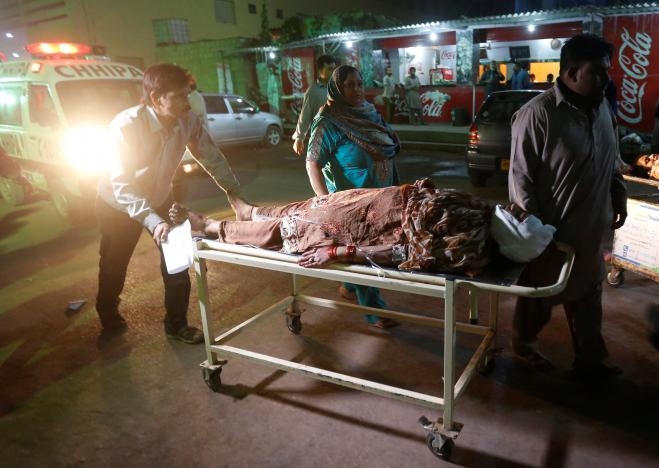 Hầu hết những người bị thương đều là phụ nữ và trẻ em. (Ảnh: Reuters)