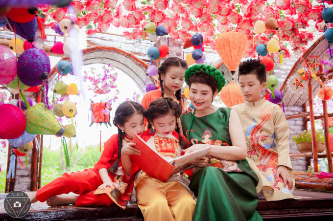 NSND Minh Ch&acirc;u đ&oacute;n Trung thu c&ugrave;ng d&agrave;n ch&aacute;u ngoại xinh như thi&ecirc;n thần