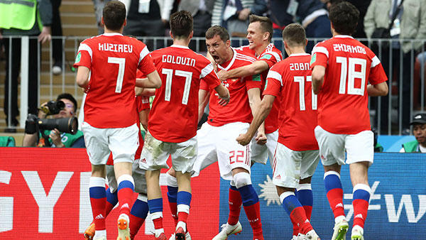 Artem Dzyuba (22) gia tăng cách biệt lên 3 bàn cho Nga. Ảnh: Voh.com.vn