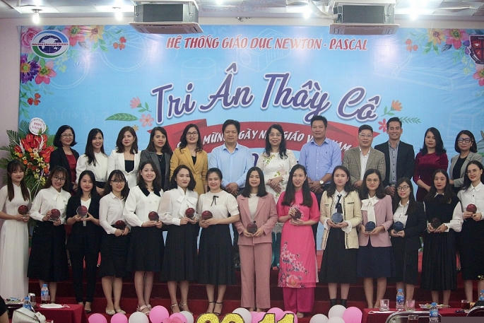 Buổi tri ân thầy cô chào mừng ngày Nhà giáo Việt Nam.