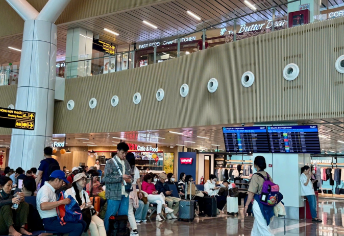 Hành khách chờ bay tại nhà ga T3, Cảng Hàng không quốc tế Tân Sơn Nhất.