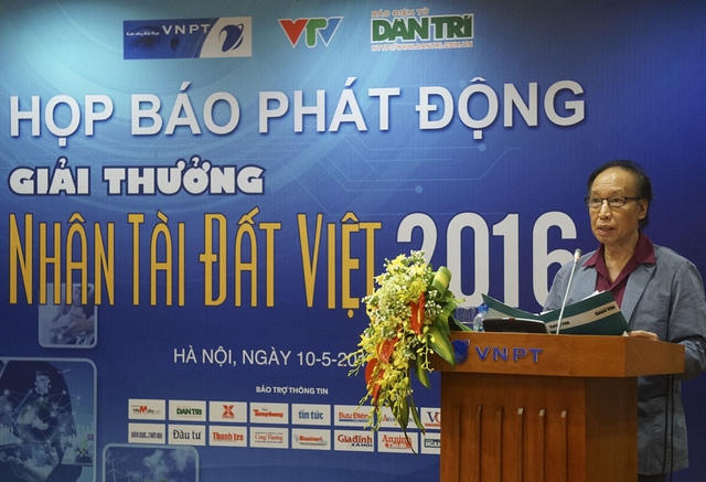 Nhà báo Phạm Huy Hoàn - Trưởng BTC Giải thưởng Nhân tài Đất Việt, Tổng Biên tập báo điện tử Dân trí.