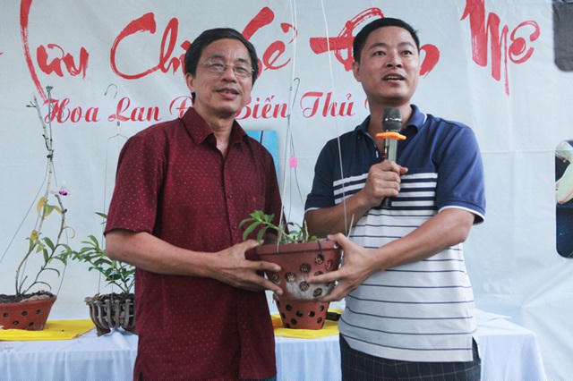 Giỏ lan đột biến 5 cánh trắng  Bạch Tuyết được giao dịch với giá 900 triệu đồng.