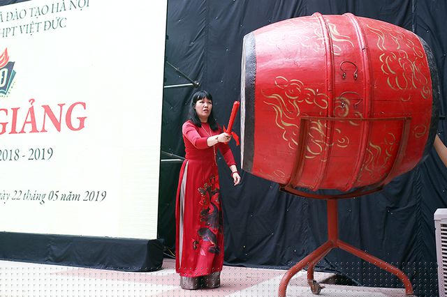 Khi tiếng trống trường báo hiệu kết thúc năm học vang lên…