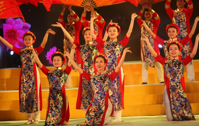 To&agrave;n cảnh Lễ hội d&acirc;n gian đường phố Việt Tr&igrave; năm 2016