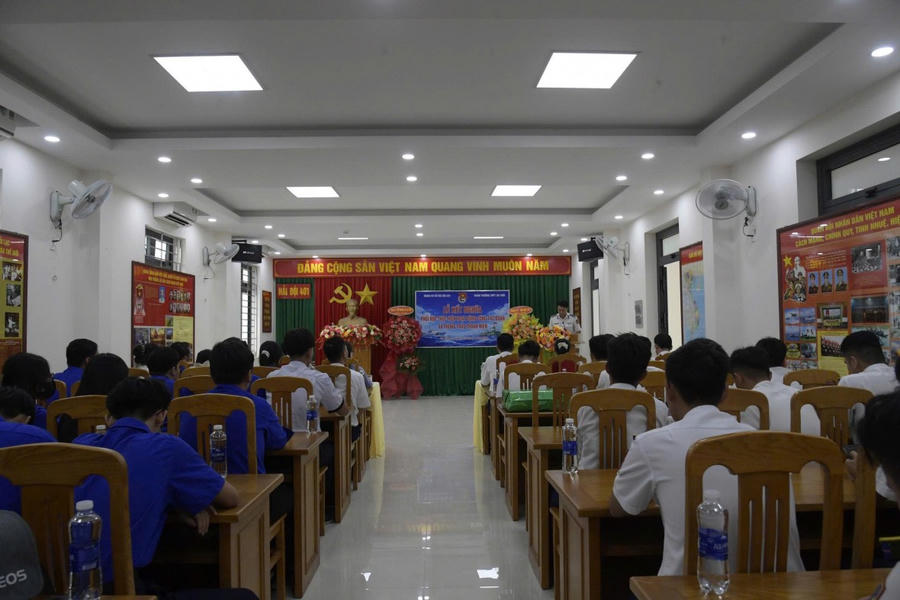 Quang cảnh Lễ kết nghĩa giữa Đoàn cơ sở Hải đội 401 và Đoàn trường THPT An Thới.