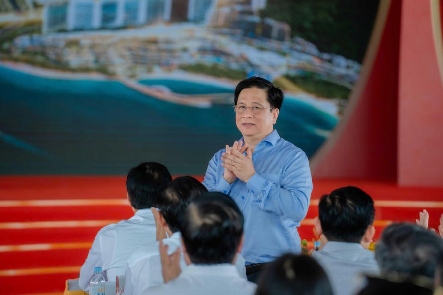 Chủ tịch UBND An Giang Hồ Văn Mừng tham dự lễ khởi công Khu đô thị hỗn hợp Bãi Đất Đỏ và Khu đô thị du lịch sinh thái Núi Ông Quán.