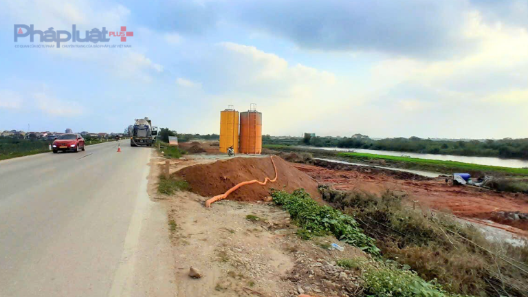 Các nhà thầu đang tăng tốc thi công với tinh thần khẩn trương, nhằm bảo đảm hoàn thành đúng các mốc tiến độ đã được phê duyệt.