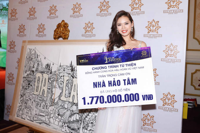 Thí sinh Hoa hậu Hoàn vũ Việt Nam khoe sắc trong dạ tiệc Hoàn vũ