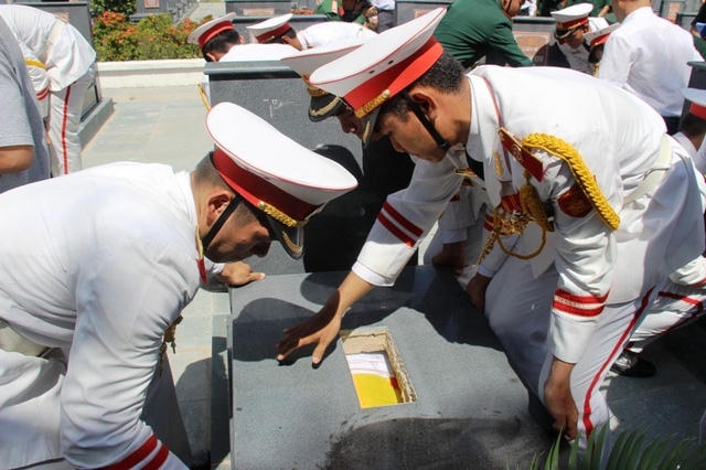 Nhiều hài cốt liệt sĩ vẫn chưa có thông tin về nhân thân, quê quán (Ảnh : Chí Thạch).