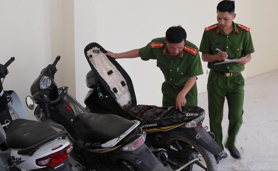 Hầu hết các phương tiện mô tô đều không có BKS và một số đã bị đục số khung, số máy.