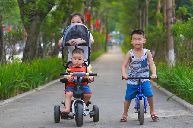 Đây được xem như “tuyến phố đi bộ thu nhỏ”, mới được sử dụng nhưng đã dần trở thành địa điểm ưa thích của người dân, nhất là trẻ nhỏ.