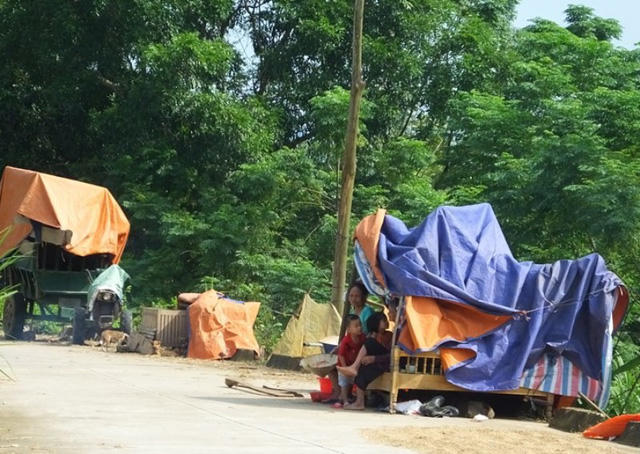 Cuộc sống tạm bợ với muôn vàn khó khăn trong và sau khi cơn lũ ập vào