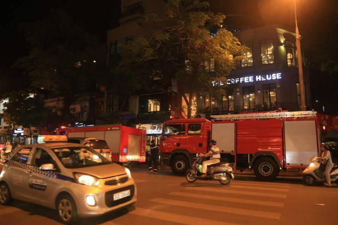 Lực lượng PCCC có mặt tại  hiện trường để dập tắt đám khói.