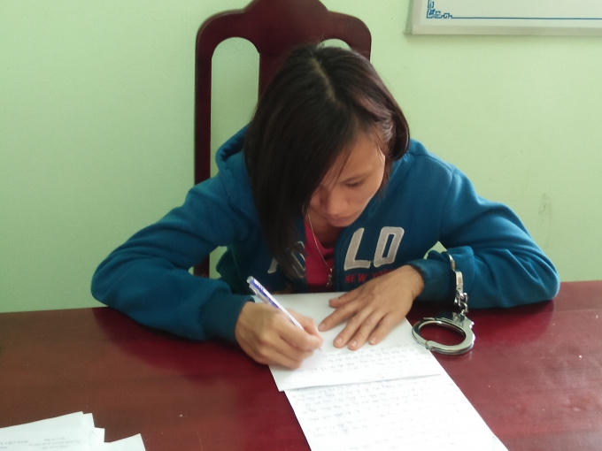 Lê Thị Kim Hằng tại cơ quan chức năng.