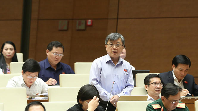 Đại biểu Trương Trọng Nghĩa (thành phố Hồ Chí Minh) chất vấn Thống đốc
