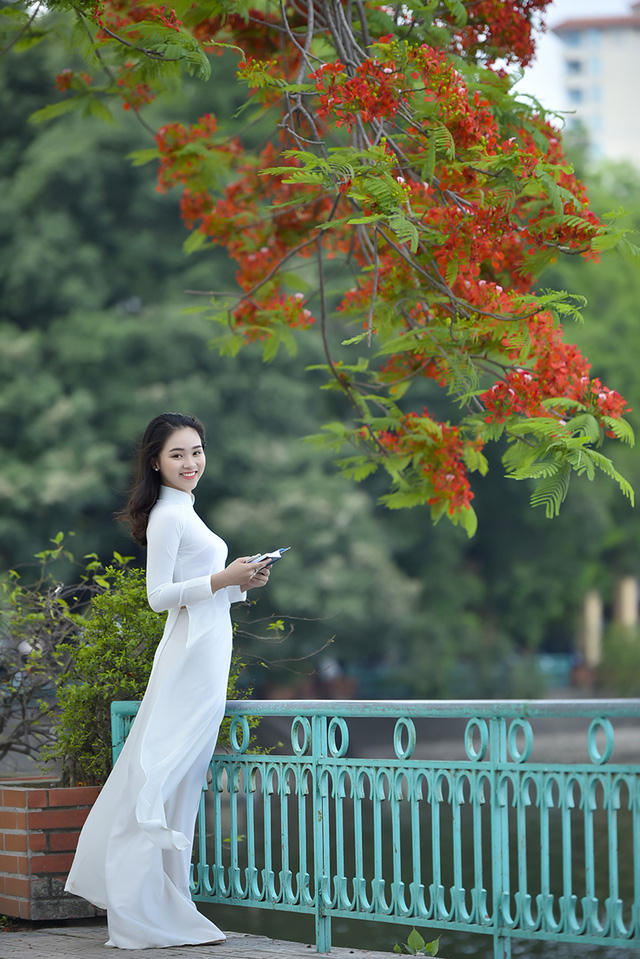 Ngọc Anh có vẻ đẹp hài hòa, rất ăn ảnh.