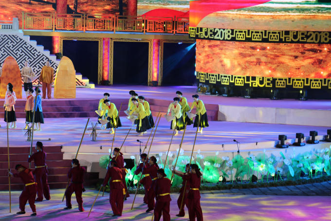 Tiết mục nghệ thuật mang đậm bản sắc dân tộc Việt Nam.