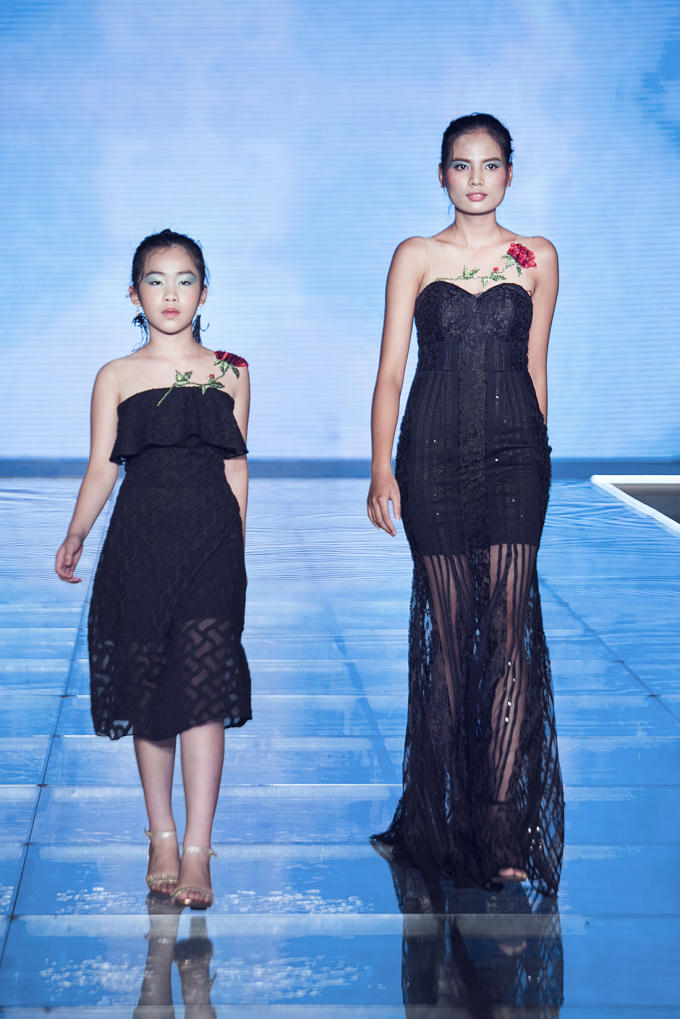 Ra mắt trong mùa hè với tiêu chí kết hợp giữa thời trang và tính ứng dụng, NTK Trần Thanh Mẫn cũng khéo léo sử dụng chất liệu taffta, voan lưới, tuýt si,…cho các thiết kế của mình.