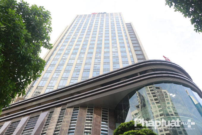 Sở Quy hoạch - Kiến trúc có Văn bản số 3841/QHKT-P8 ngày 18/9/2014 thỏa thuận khối đế cao 5 tầng, mật độ xây dựng 45%, khối tháp cao tối đa 25 tầng, mật độ 39%, là điều chỉnh quy hoạch vượt thẩm quyền.