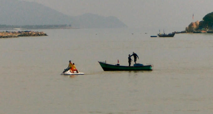 Lực lượng chức năng đang tích cực tìm kiếm 2 cha con.