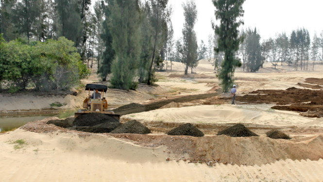Mặc dù chưa được Thủ tướng cho phép, chưa được giao đất, nhưng New City đã phá rừng và thi công sân golf - Ảnh: VÂN TRƯỜNG.