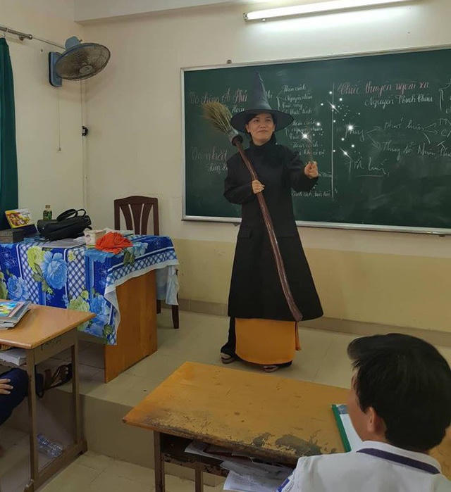 Cô giáo dạy văn hoá trang thành phù thuỷ khuấy động lớp học văn (ảnh chia sẻ trên mạng xã hội)