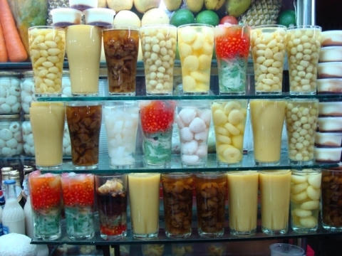 Đa phần thức uống lề đường không được kiểm soát về chất lượng, người bán sử dụng nguyên liệu không có nguồn gốc rõ ràng...