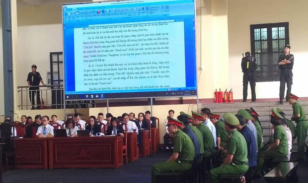 C&ocirc;ng bố c&aacute;o trạng, bắt đầu tranh tụng tại phi&ecirc;n xử Phan Văn Vĩnh v&agrave; c&aacute;c bị c&aacute;o trong đại &aacute;n Rickvip