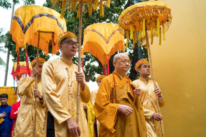 Chứng minh buổi lễ có Hòa thượng Thích Thanh Nhã - Ủy viên Thường trực Hội đồng trị sự (HĐTS) - Giáo hội Phật giáo Việt Nam.