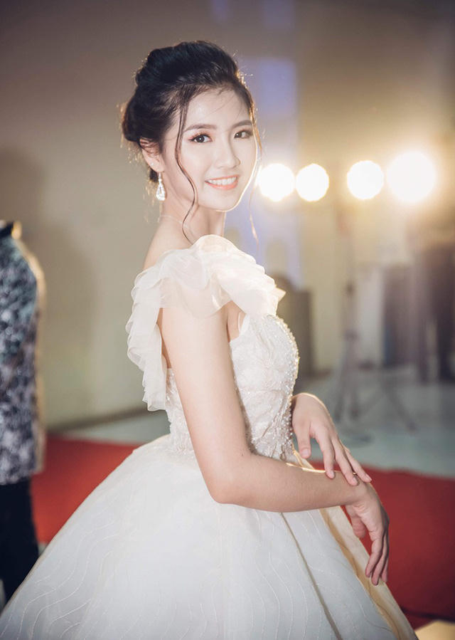 Kiều Anh dành nhiều thời gian cho môn thể thao mà không có nhiều bạn nữ theo đuổi. Niềm đam mê với bóng rổ phần nào thể hiện tính cách mạnh mẽ của Kiểu Anh. Cô nói rằng, con người cô mạnh mẽ hơn so với những gì hình ảnh thể hiện.