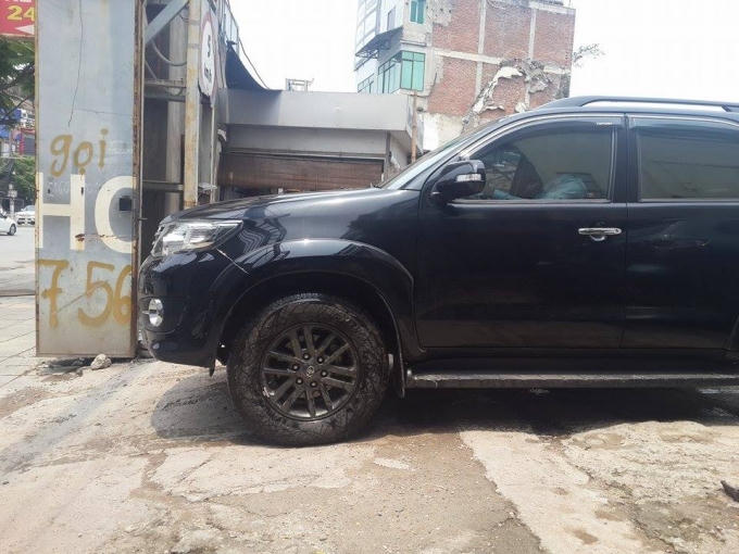 Công trường vẫn là bãi gửi xe tấp nập xe ra vào hàng ngày. Đến nay, dự án vẫn chưa xác định thời gian thi công cụ thể.