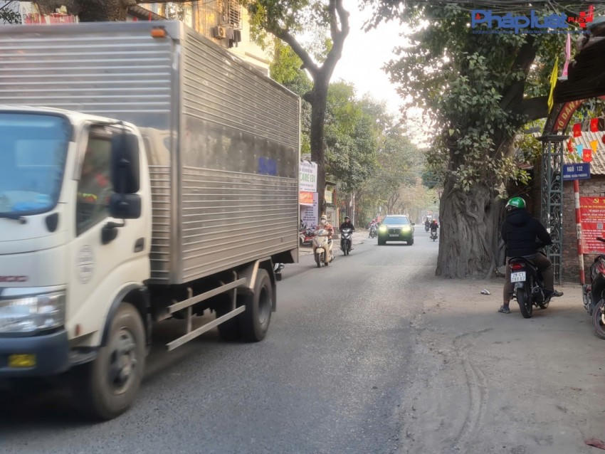 Đầu tuyến đường 70 hướng từ Xuân Phương thường hay xảy ra xung đột giao thông xảy ra vào giờ cao điểm bởi tại đây có hai cây cổ thụ rất lớn hai bên đường.