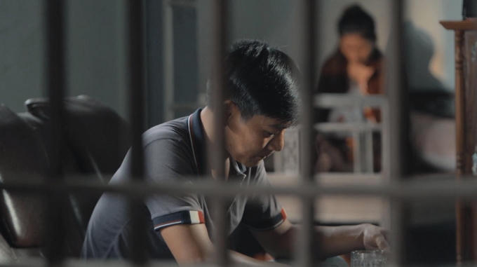 Anh Hoàng Mạnh Danh và vợ trước quyết định đi lao động ở nước ngoài của anh.