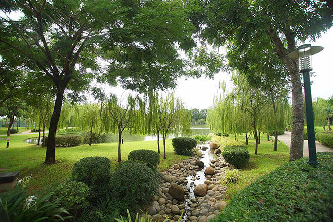 Gamuda Land từ Malaysia đã gây chú ý khi giới thiệu mô hình đô thị xanh tại hai thành phố đông đúc nhất Việt Nam là Hà Nội với Gamuda City và Hồ Chí Minh với Celadon City.