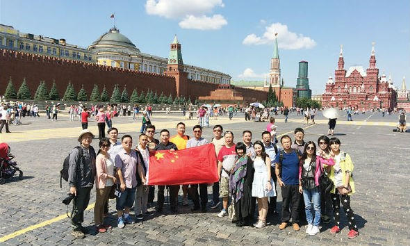 Khách du lịch Trung Quốc trong tour “du lịch đỏ” ở Nga.