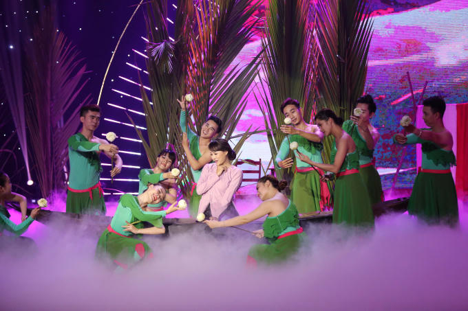 Những tiết mục đầu tiên trong Kịch cùng Bolero.