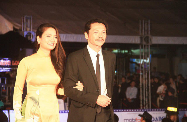 Nghệ sĩ Trung Anh và Thuý Hằng trên thảm đỏ LHP Việt Nam lần thứ 20 tối qua. Ảnh: Vietnamnet.