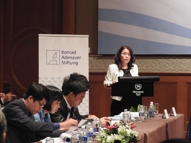 Đại diện Bộ GD&amp;ĐT trình bày Dự thảo Luật Giáo dục.